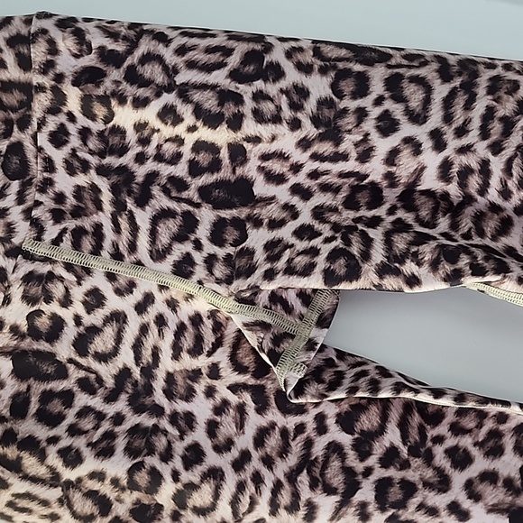Beach Riot Sport soft cream/brown leopard print workout legging! - Picture 4 of 12